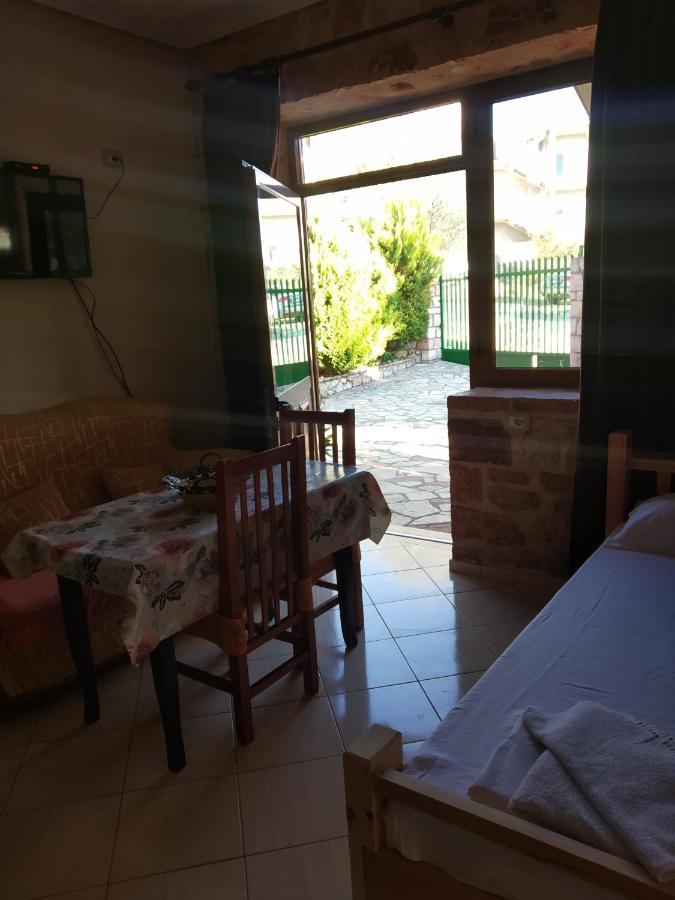 Altin Skrapari Guesthouse クサミル エクステリア 写真