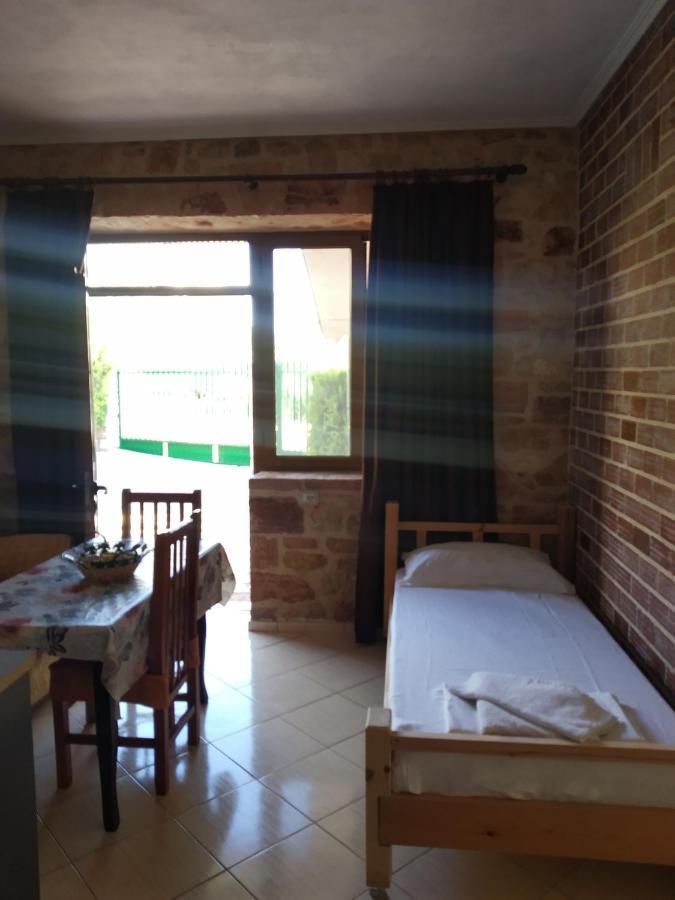 Altin Skrapari Guesthouse クサミル エクステリア 写真