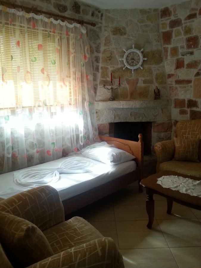 Altin Skrapari Guesthouse クサミル エクステリア 写真